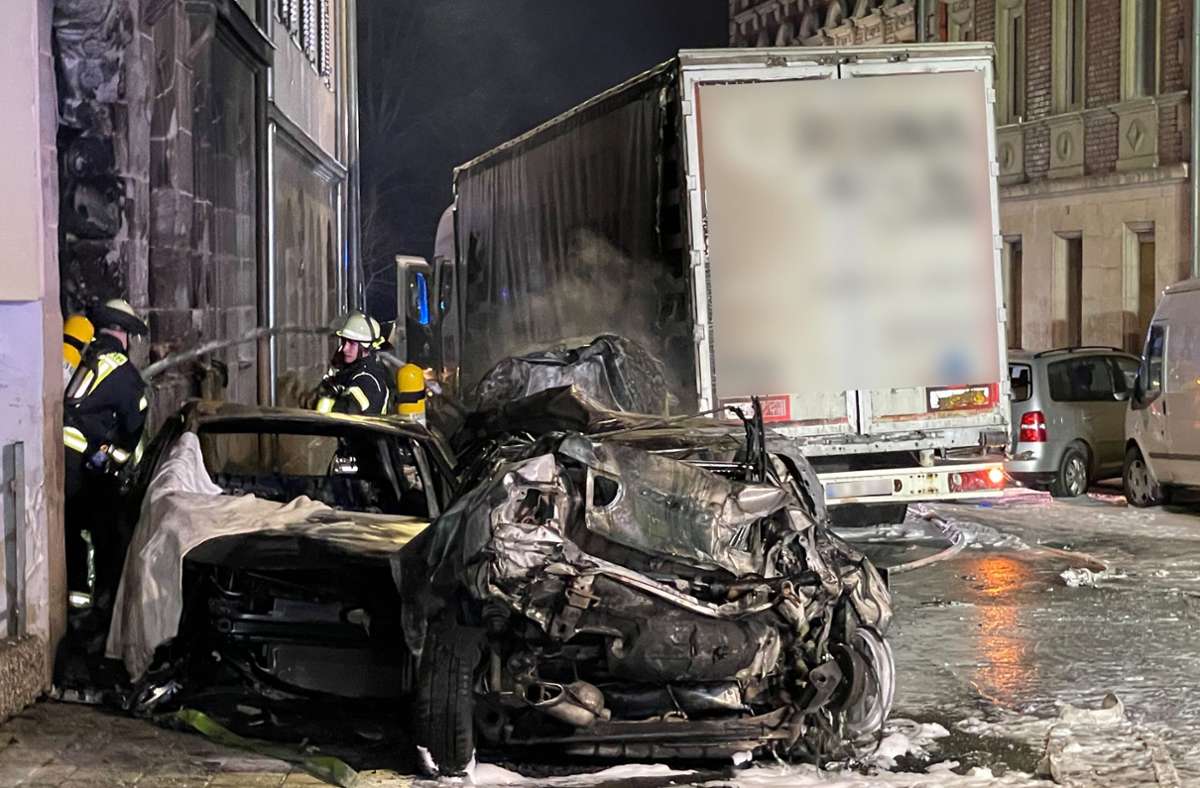 Lkw-Chaosfahrt in Fürth: 30 Fahrzeuge gerammt – Betrunkener lässt Schneise der Zerstörung zurück