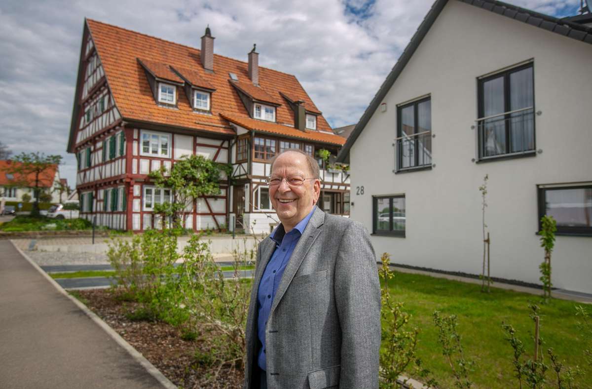Richard Hohler im Ortskern von Aichelberg. Foto: Roberto Bulgrin
