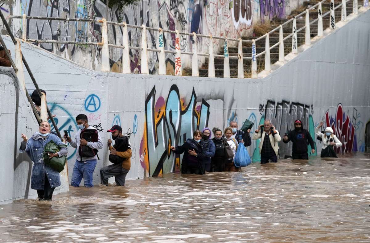 Griechenland: Schwere Regenfälle verursachen erhebliche Probleme