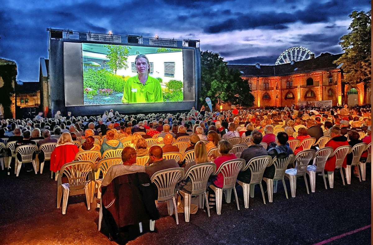Stimmungsvolles Kino-Erlebnis im Hof der Karlskaserne anno 2022.