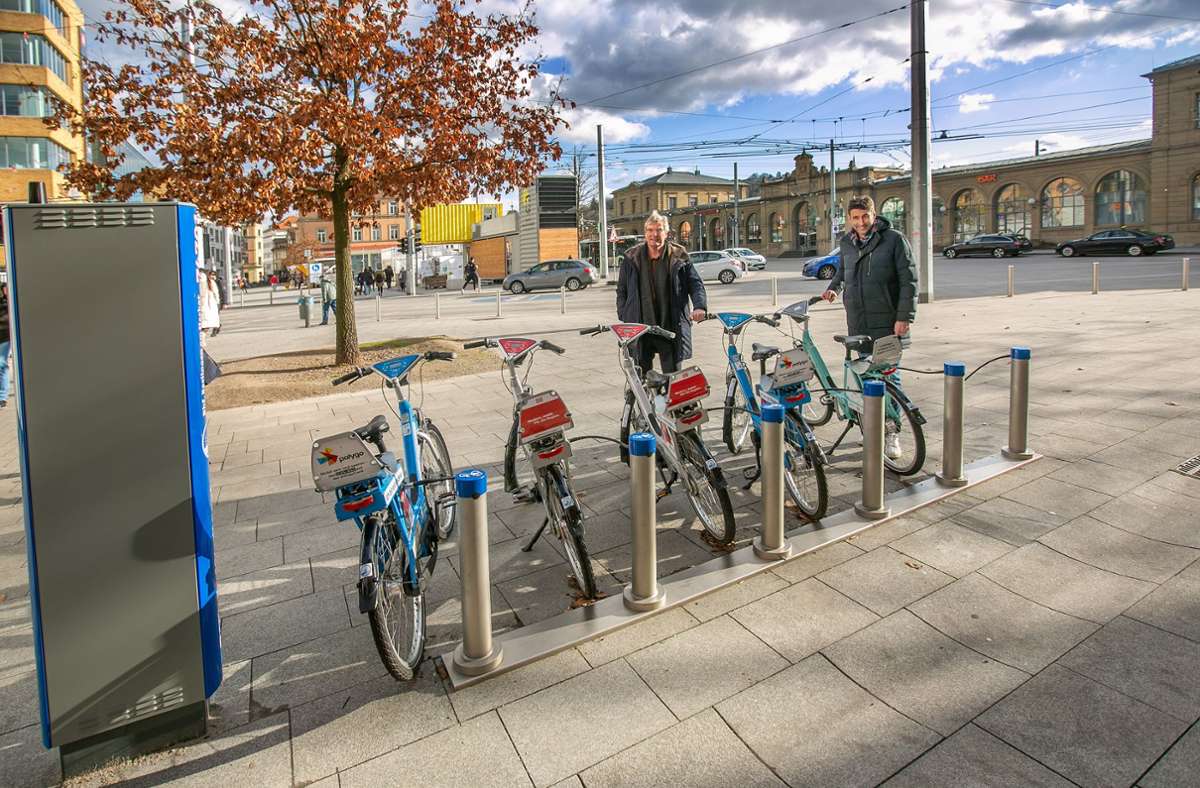 Bei Regiorad kann man sich Fahrräder sowie Pedelecs ausleihen und diese an jeder beliebigen Station zurückgeben. In Esslingen wurde vor kurzem eine neue Verleihstation am Bahnhof eröffnet.