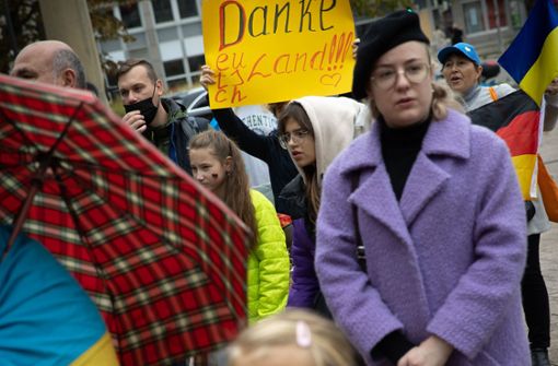 „Danke Deutschland“, steht auf Plakaten, die die Menschen auf die Kundgebung mitgebracht haben. Foto: Lichtgut/Leif /Piechowski