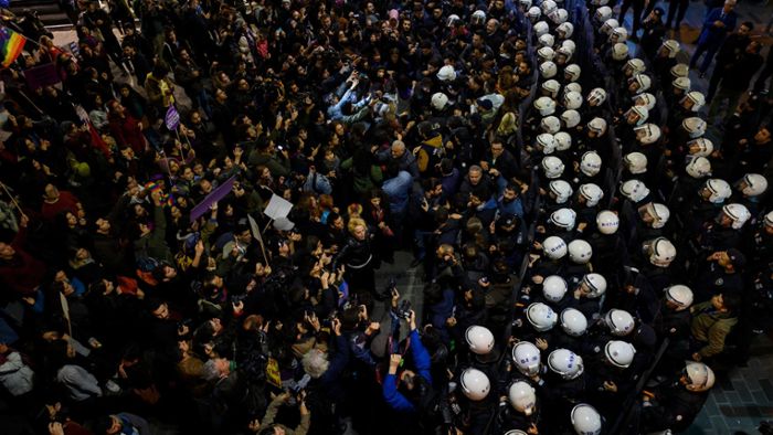 Türkische Polizei schießt mit Plastikkugeln auf Protestler