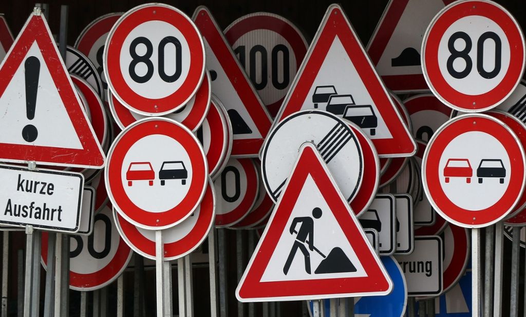 Vandalen beschädigen Verkehrszeichen - Zeugenaufruf