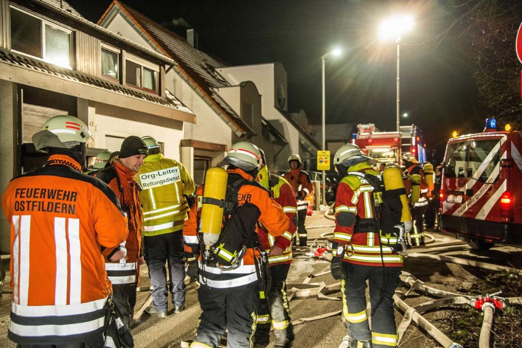 Zwei Personen verletzt: Scharnhausen: Brand in Kellerraum