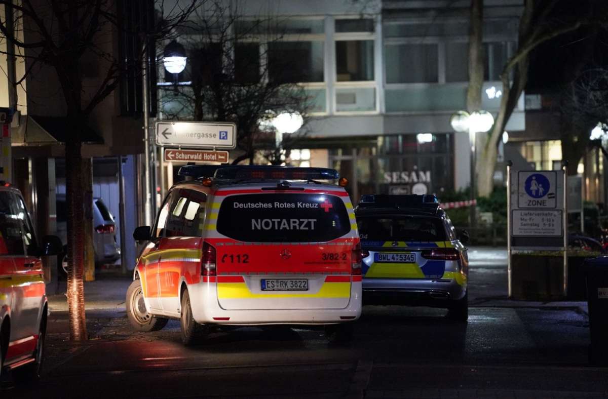 Nach den Schüssen in der Nacht zum Samstag ist die Polizei in Plochingen mit mehr Einsatzkräften als sonst üblich im Einsatz (Archivbild). Foto: dpa/Kohls
