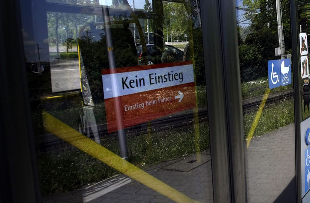 Unfalltod in Stuttgart: Sturz im Bus mit tödlichen Folgen