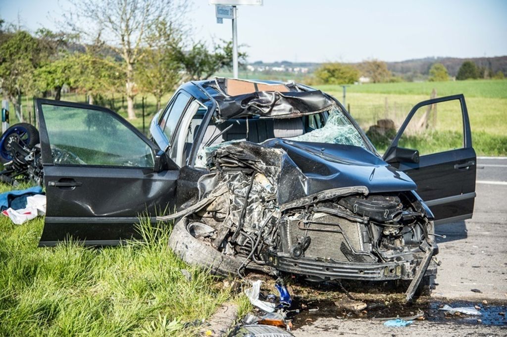 30.04.2017 Zu einem tödlichen Unfall kam es auf der Landstrasse kurz nach Hochdorf in Richtung Notzingen.