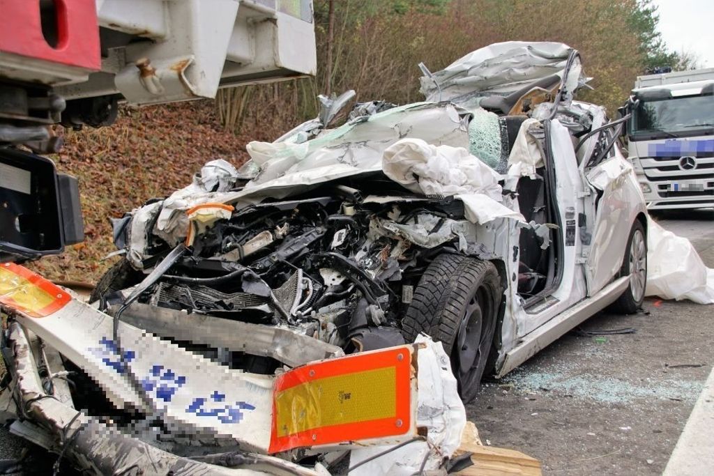 Unfall zwischen Walddorfhäslach und dem Viadukt Aichtal: Autofahrer stirbt bei Verkehrsunfall auf B27