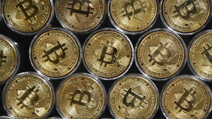 Bitcoin steigt erneut auf Rekordhoch - und stürzt wieder ab