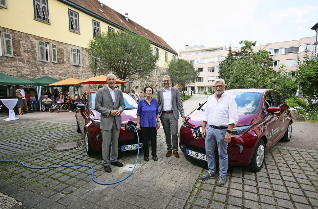 Fördervereine machen die städtischen Einrichtungen mit großen Spenden mobil: E-Autos für Esslinger Pflegeheime
