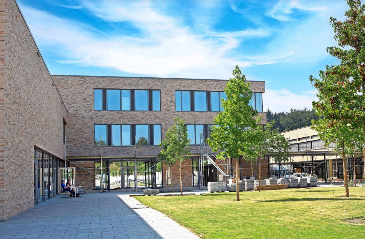 In der neuen Anton-Walter-Grundschule in Neuhausen laufen die letzten Restarbeiten.