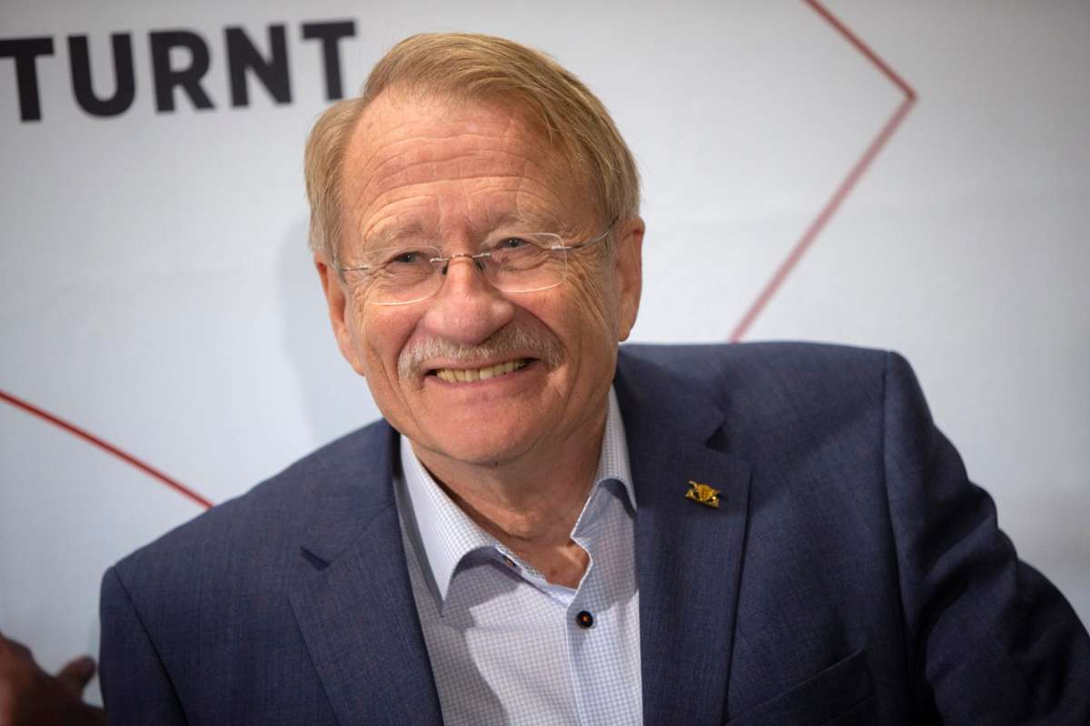 Wolfgang Drexler wurde 1946 geboren und gehört seit 1975 dem Esslinger Gemeinderat an. Er war 50 Jahre im Kreistag und viele Jahrzehnte als Abgeordneter im Landtag. Der Gemeinderat hat in diesem Jahr beschlossen, Drexler für seine Verdienste und sein Engagement mit der Ehrenbürgerwürde auszuzeichnen.