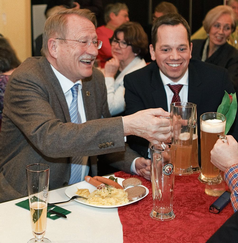 Der Zitterpartie folgte für die SPD ein gutes Ende: Wolfgang Drexler (links) und Zweitkandidat Nicolas Fink freuen sich über ihren Erfolg. Fotos: Bulgrin