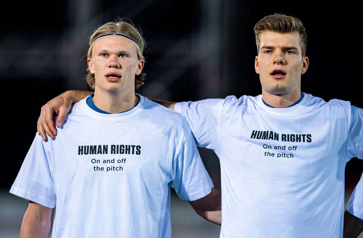 Katar-Botschaft der norwegischen Nationalmannschaft: Erling  Haaland und Co. mit Menschenrechts-Shirts