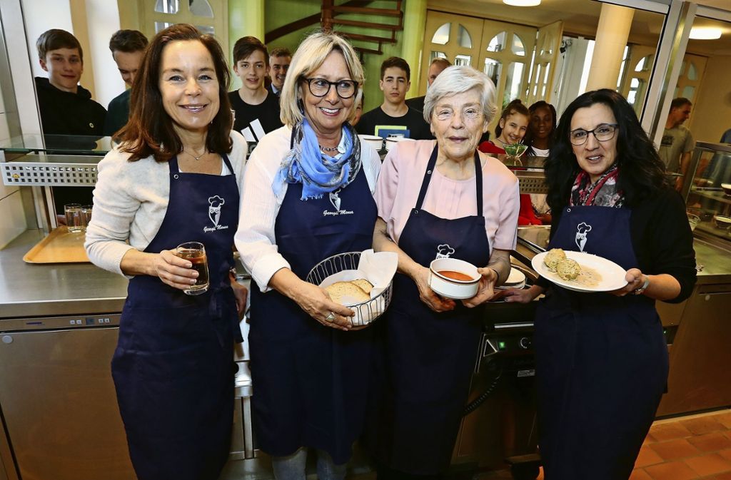 Kochmütter aus drei Generationen (von links):   Maren Bäsler, Ingrid Fehrlen, Hedwig Lust und Melek Berny. Foto: Bulgrin -  Bulgrin