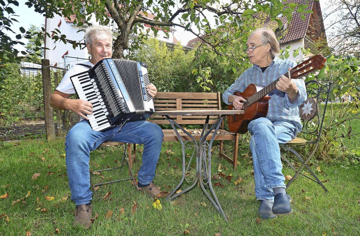 Musik und Lyrik in Esslingen: Zwei Männer singen  über die Liebe