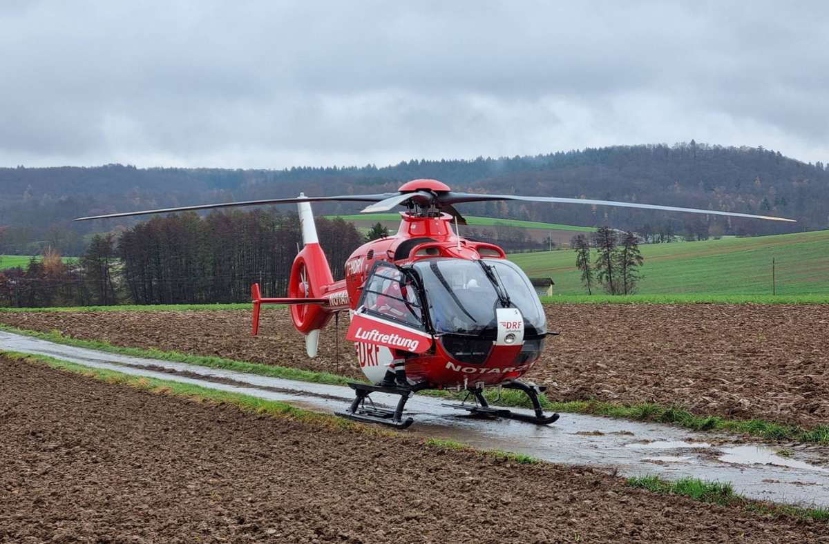 ... der 21-Jährige mit mehreren Frakturen in einem Rettungshelikopter in eine Klinik geflogen wurde.