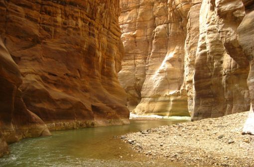 Jordaniens Trockentäler – wie der Wadi Mudschib, der auch als „Grand Canyon Jordaniens“ bezeichnet wird,  eigneen sich für Trekkingtouren und Canyoning. Foto: Wikipedia commons/YousefTOmar//CC BY-SA 3.0