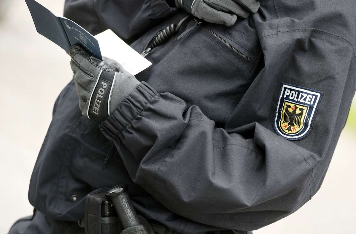 Die Bundespolizei sucht Zeugen zu dem Pfefferspray-Angriff in einer S-Bahn in Leinfelden-Echterdingen (Symbolbild). Foto: dpa/Felix Kästle