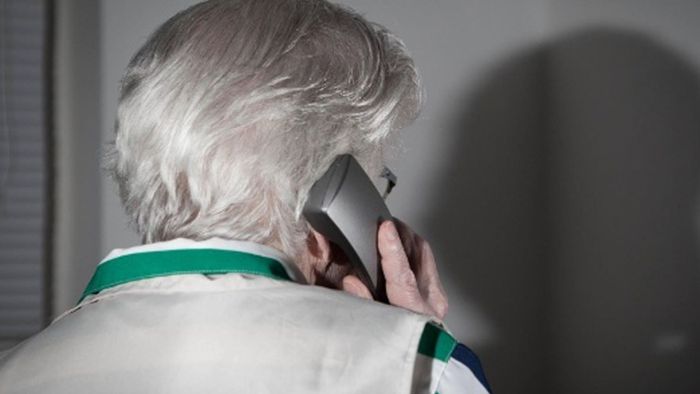 Telefonbetrüger bringen Seniorin um mehrere tausend Euro