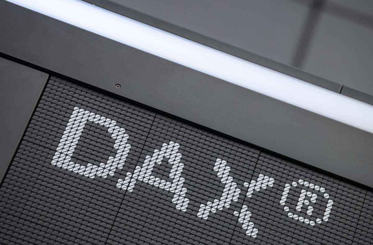 Der Deutsche Aktienindex (Dax) ist wieder unter die Marke von 14 000 Zählern gerutscht. Foto: dpa/Boris Roessler