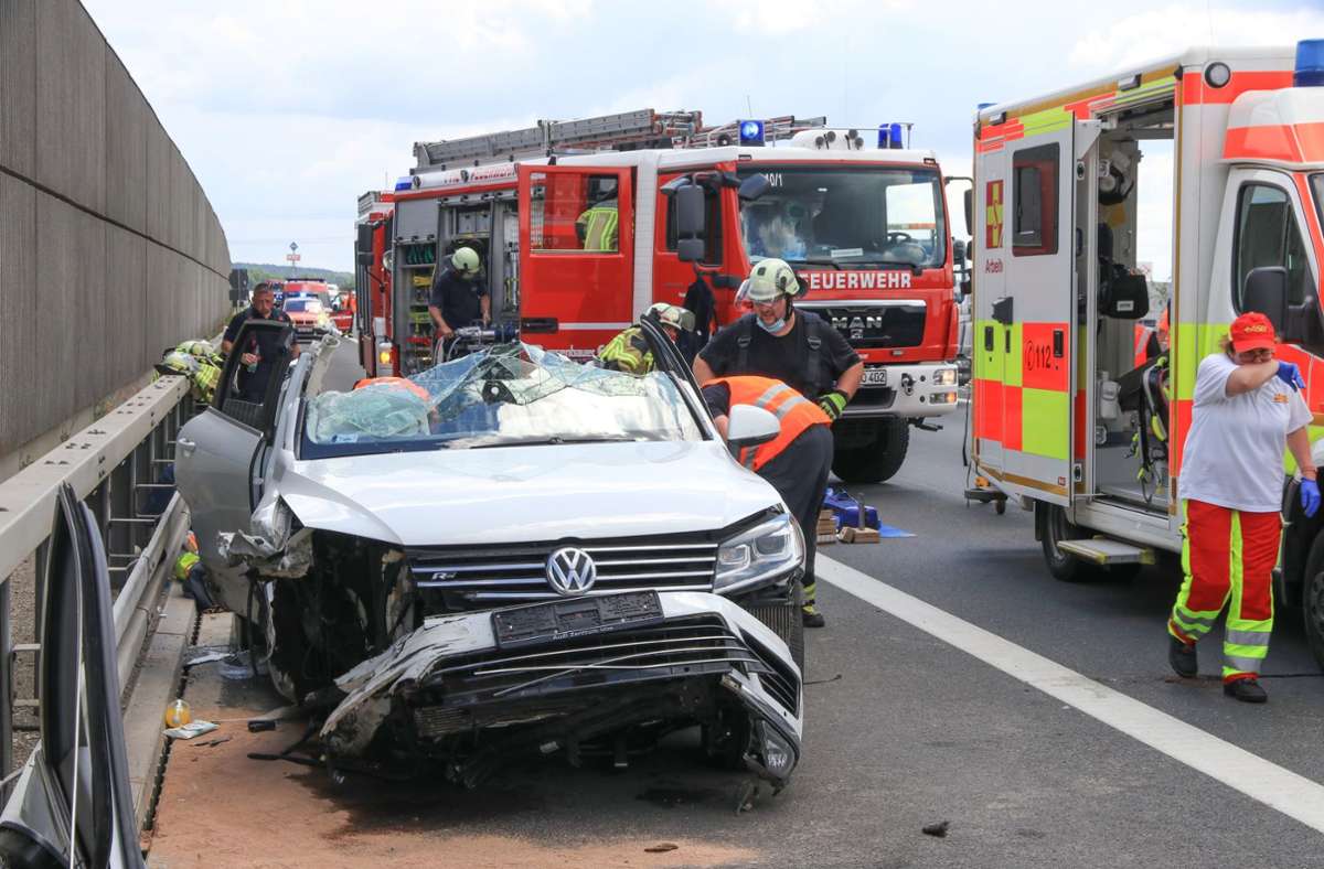Unfall in Forchheim: Eingeklemmter Autofahrer filmt eigene Rettung