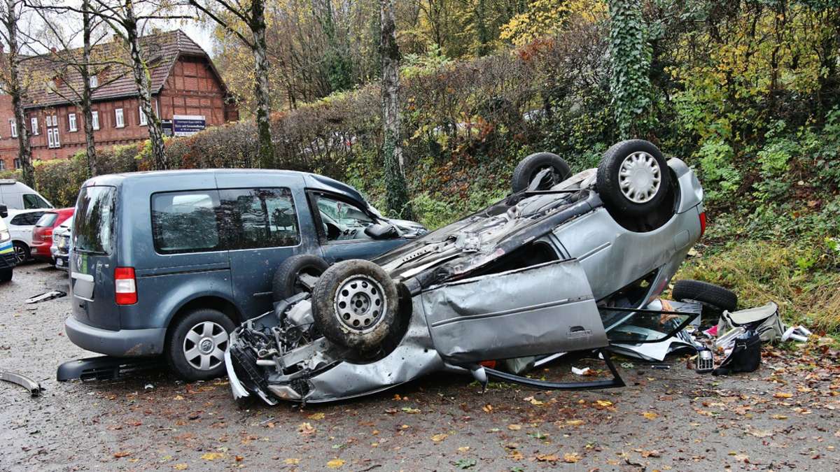 Schwerer Unfall in Backnang: Audi schleudert und überschlägt sich