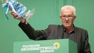 Waschlappen von Söder  – Kretschmann präsentiert Geschenk