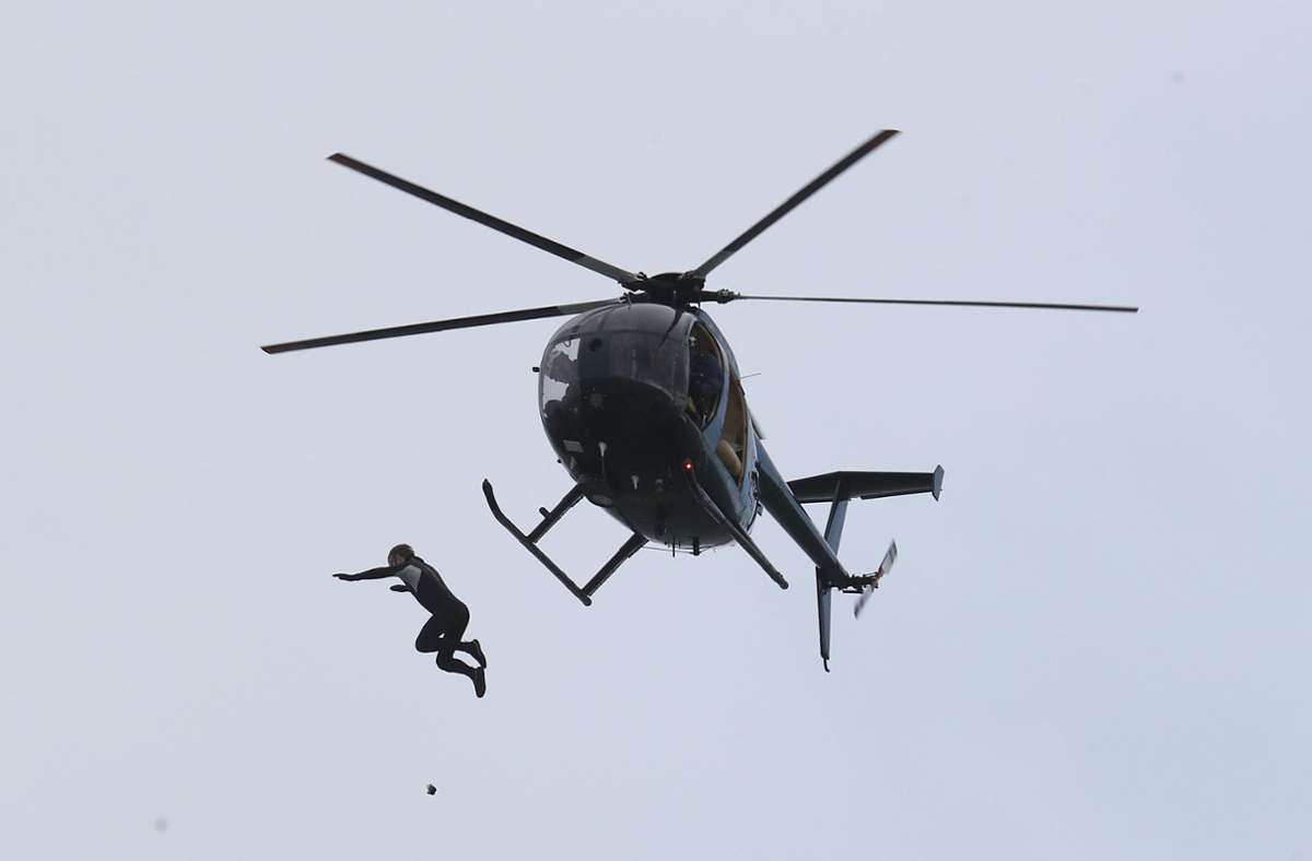 Weltrekord-Versuch: Brite springt ohne Fallschirm aus Hubschrauber