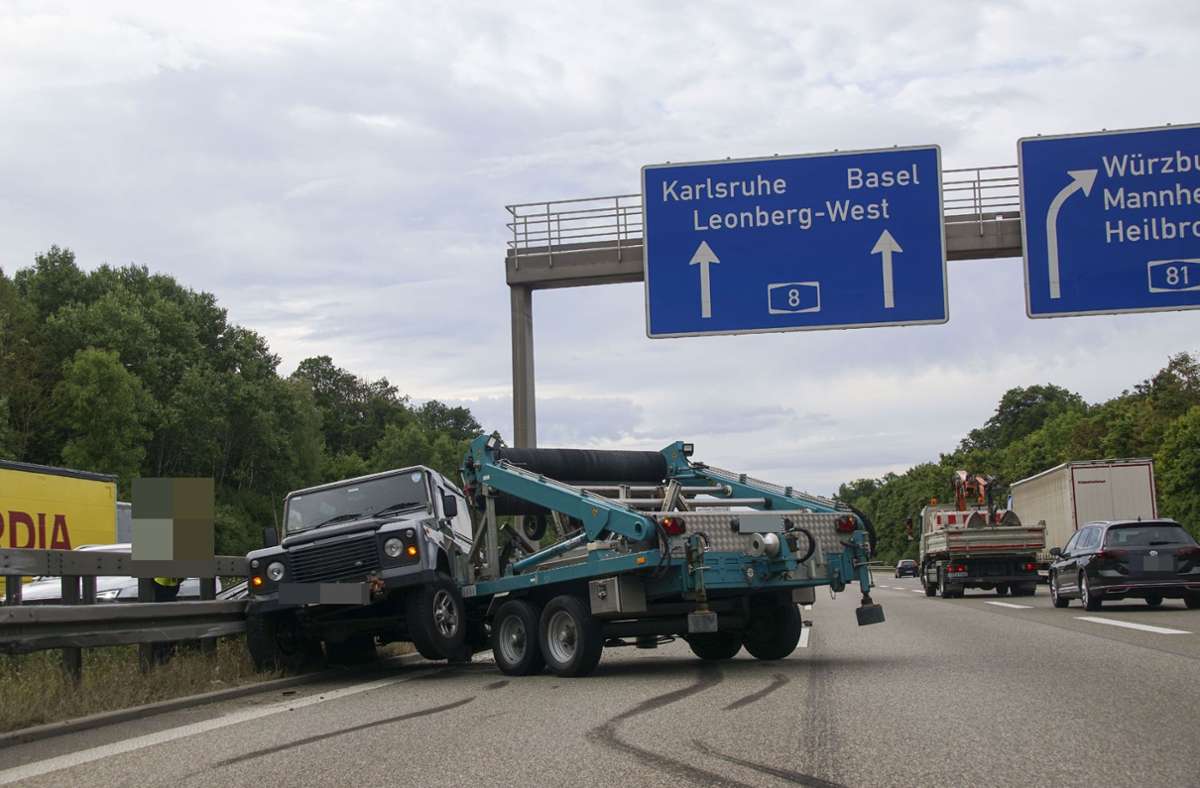 Zwischen Kreuz Stuttgart und Leonberg-Ost: Zwei Spuren nach Unfall auf A8 gesperrt
