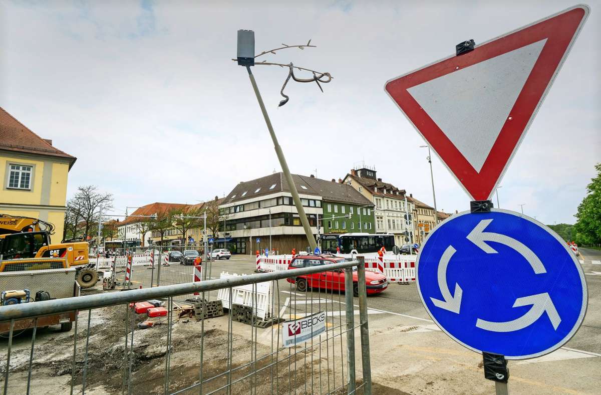 Auf der Sternkreuzung in Ludwigsburg wurde ein Kreisverkehr eingerichtet.