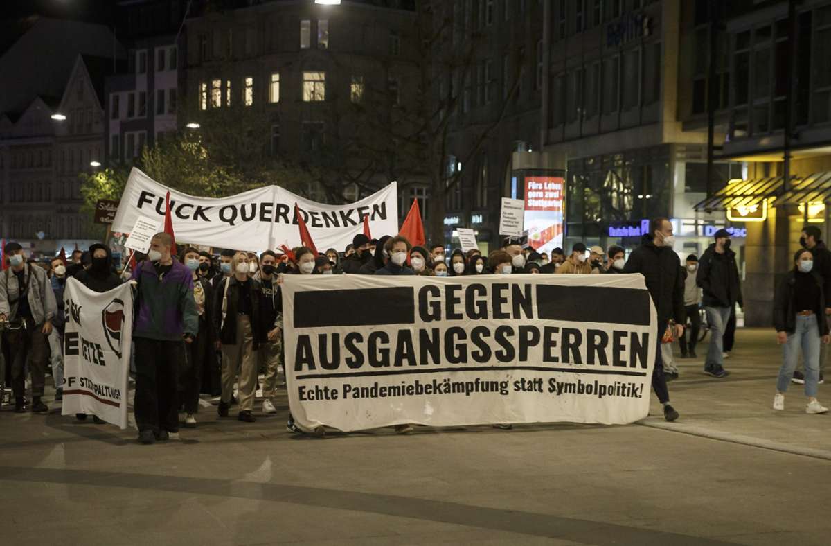 Protest gegen Corona-Ausgangssperre: Erneute  Demo am Stuttgarter Marienplatz