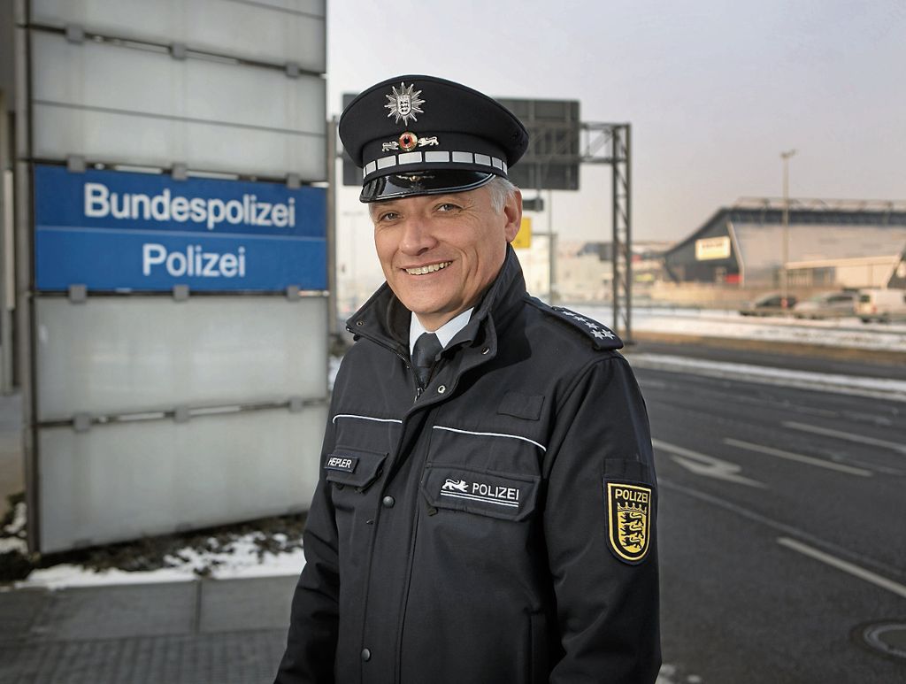 LEINFELDEN-ECHTERDINGEN: Thomas Hepler leitet das Revier am Flughafen: Stratege für große Polizeieinsätze