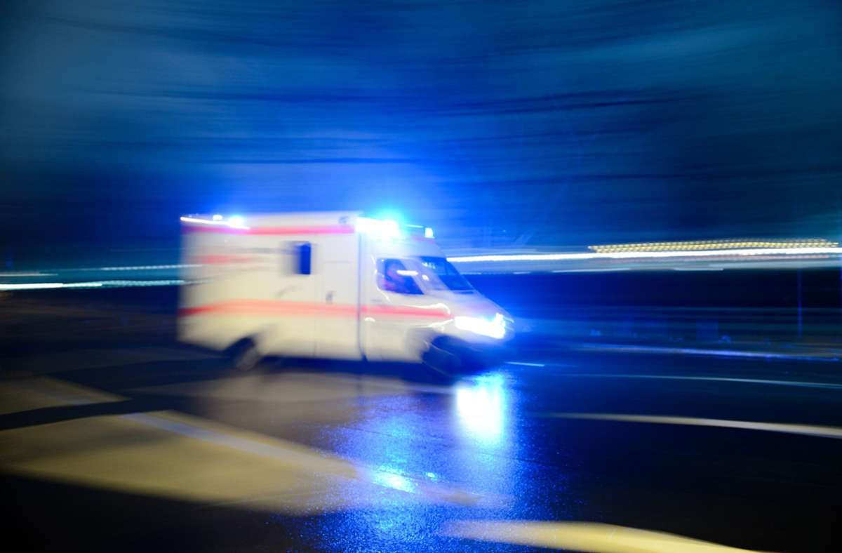 Unfall in Pforzheim: Rollstuhlfahrer nach Sturz auf Straße gestorben