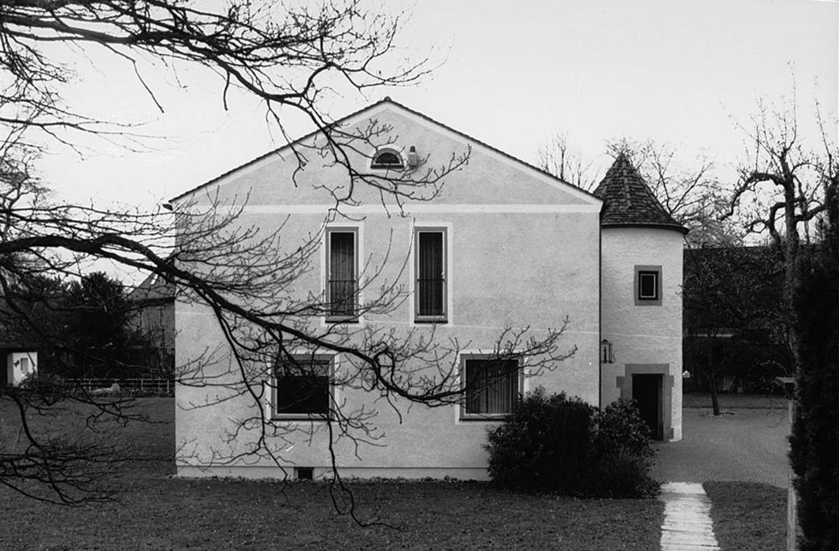 Die Tage dieser Schmitthenner-Villa sind offenbar  gezählt. Das Bild zeigt das in der Eduard-Pfeiffer-Straße gelegene Gebäude nach dem Umbau im Jahr 1962. Foto: Wolfgang Voigt