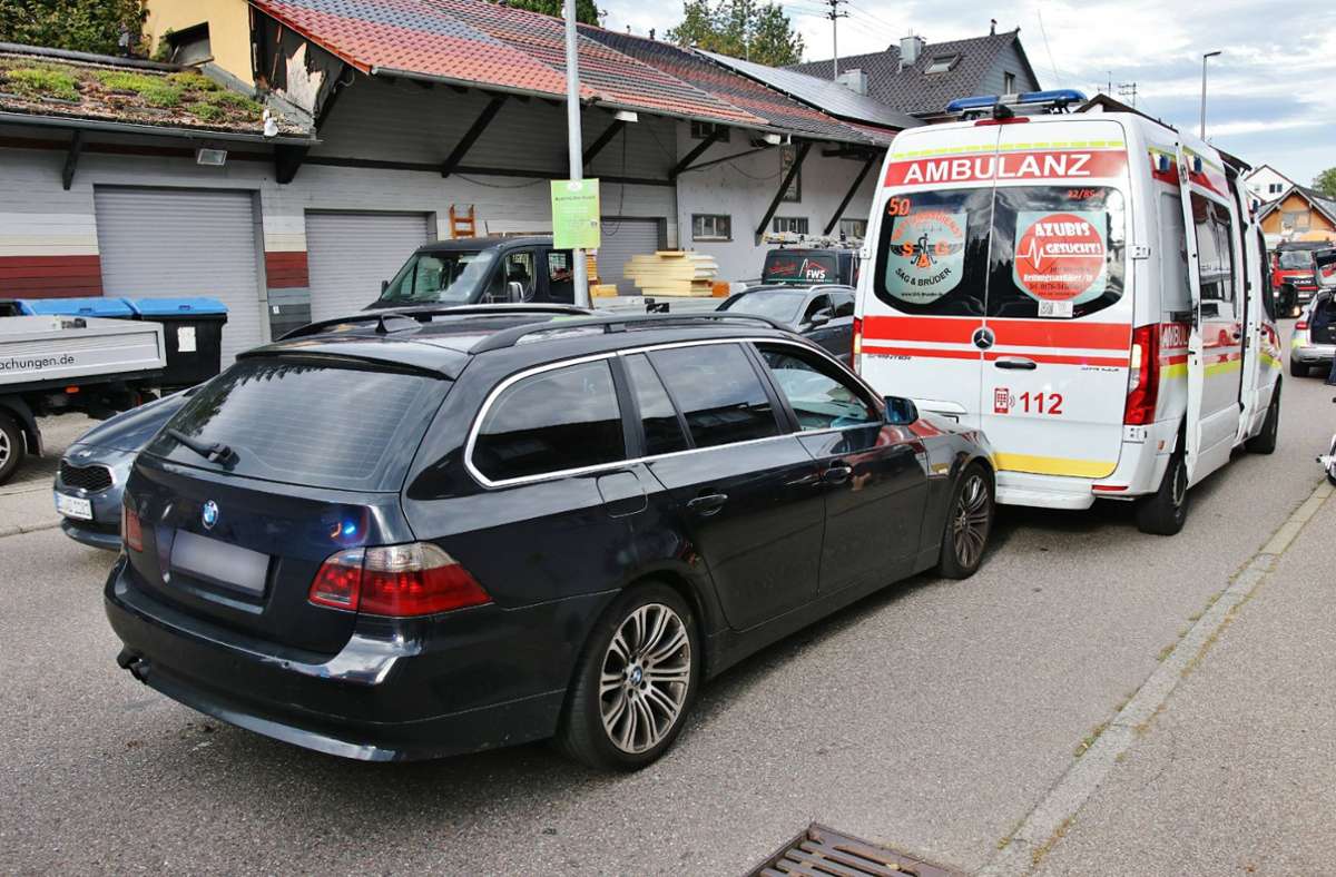Medizinischer Notfall in Weissach im Tal: BMW prallt auf  Krankenwagen