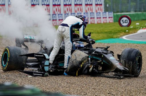Nach dem Crash zwischen Bottas und Russell musste das Rennen unterbrochen werden. Foto: dpa/Hasan Bratic