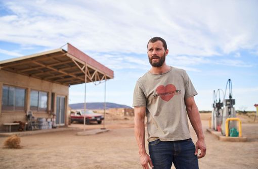 Er steht im Outback und weiß nicht, wer er ist: der Gejagte (Jamie Dornan). Foto: ZDF/Ian Routledge