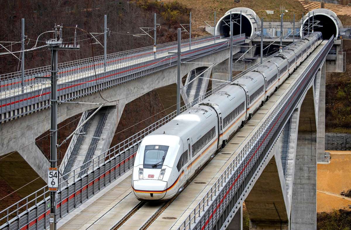 Die neue Strecke zwischen Wendlingen und Ulm geht in Betrieb – nach mehr als zehn Jahren Bauzeit. Foto: dpa/Christoph Schmidt