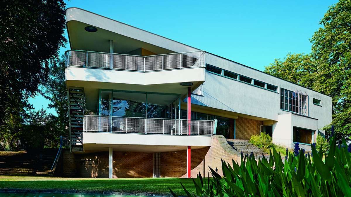 Hans Scharoun entwarf die Villa mit  maritimen Elementen für einen Nudelfabrikanten, daher  der Spitzname „Nudeldampfer“. Das Haus ist  zu mieten  – außerhalb  der Museumszeiten.