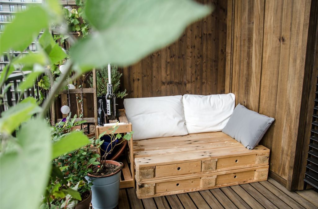 Pflanzen und Möbel für den Balkon: Schöner wohnen auf dem Balkon