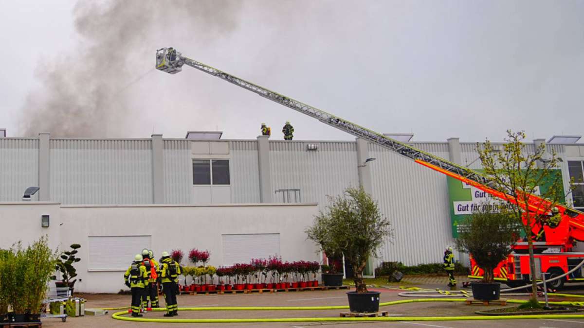 Feuerwehreinsatz in Kirchheim/Teck: Baumarkt trotz Brandschaden geöffnet