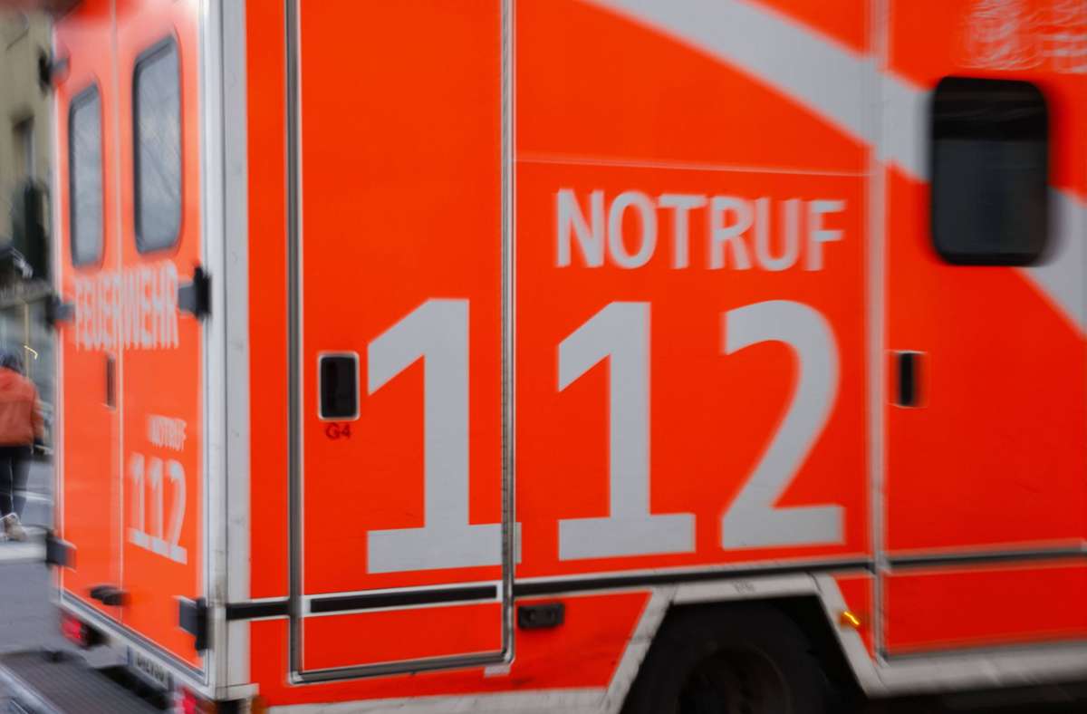Unfall bei Magstadt: 55-Jähriger übersieht Pannenfahrzeug auf der A 8