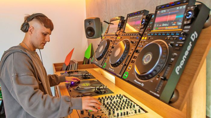 DJ SHDW mischt die Technoszene auf