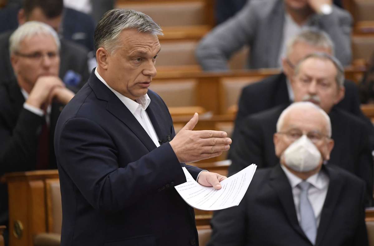 Premier Victor Orbán demontiert  seit Jahren unabhängige Institutionen in Ungarn. Foto: dpa/Tamas Kovacs