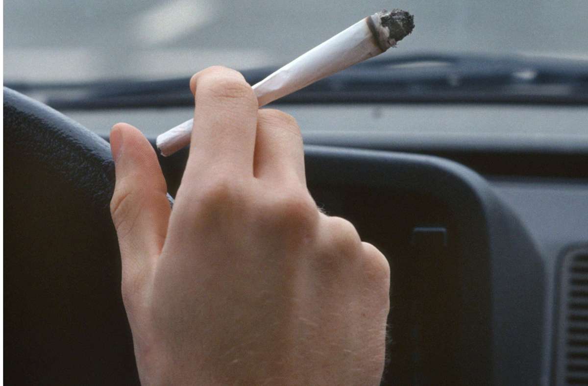 Weinheim im Rhein-Neckar-Kreis: 22-Jähriger raucht unverhohlen Joint am Steuer