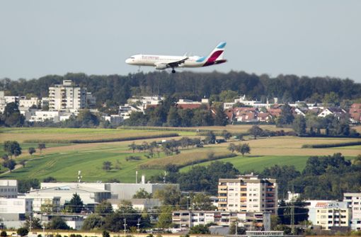 Lärmquelle Flugzeug: für manche Wohnquartiere sind die Flieger eine große Belastung. Foto: Horst Rudel