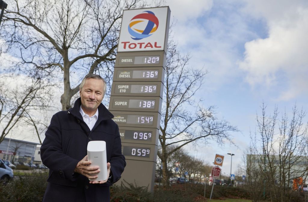 Vodafone-Deutschland-Chef Hannes Ametsreiter will das Mobilfunknetz 5G auch an Tankstellen bringen. Autohersteller sollen dort  die Software ihrer E-Fahrzeuge aktualisieren können. Foto: dpa/Valéry Kloubert