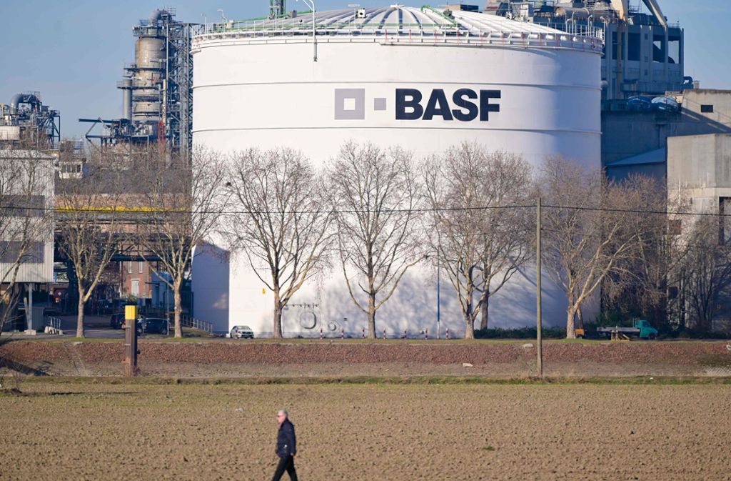Sondergenehmigung für Chemie-Konzern: BASF startet Lieferung von Desinfektionsmittel an Kliniken
